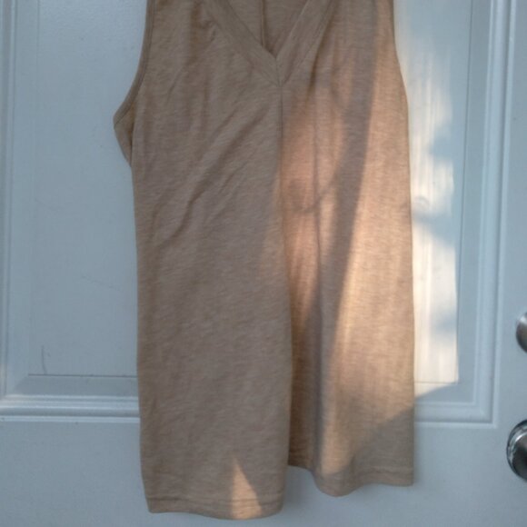 BEIGE V-NECK TANK TOP SLEEVELESS TOP SIZE MEDIUM RACERBACK - Picture 3 of 7